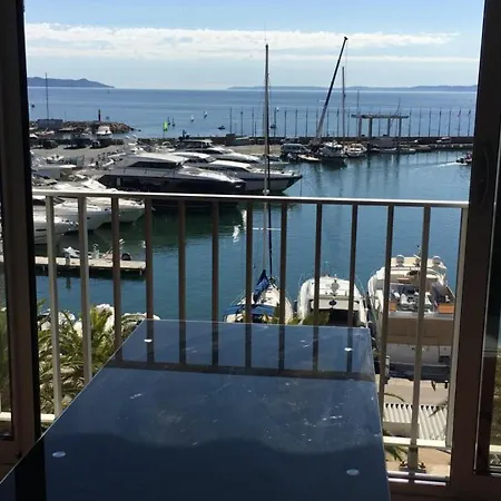 1 Face Aux Iles D'or Avec Parking, Port D'hyeres - Fr-1-335-182 شقة