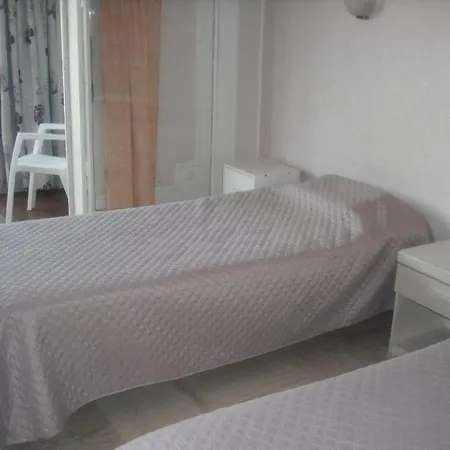 Apartamento 1 Face Aux Iles D'or Avec Parking, Port D'hyeres - Fr-1-335-182 *