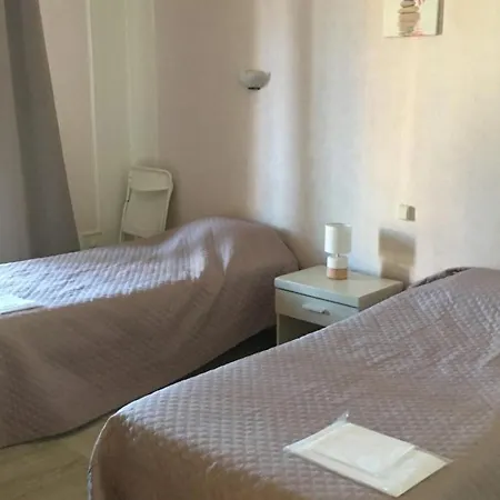 1 Face Aux Iles D'or Avec Parking, Port D'hyeres - Fr-1-335-182 Apartamento *