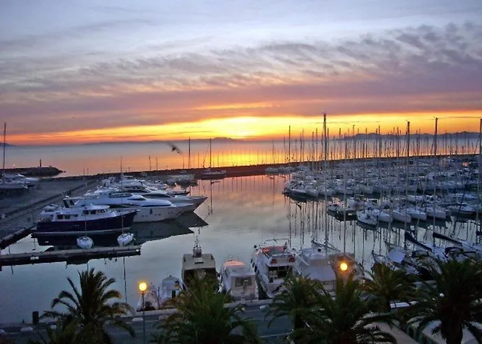 1 Face Aux Iles D'or Avec Parking, Port D'hyeres - Fr-1-335-182 Lejlighed