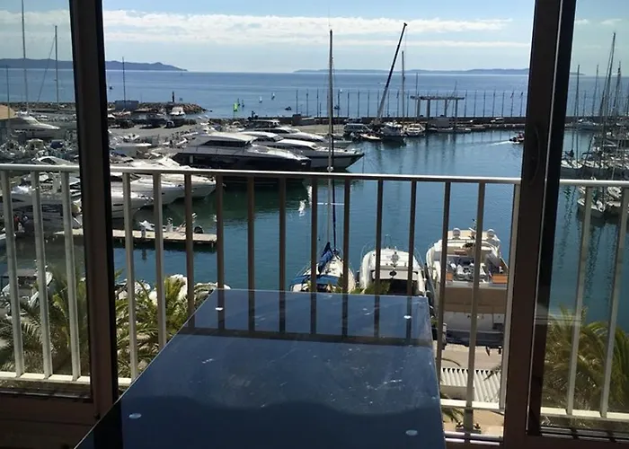 1 Face Aux Iles D'or Avec Parking, Port D'hyeres - Fr-1-335-182 Lejlighed