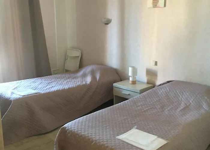 1 Face Aux Iles D'or Avec Parking, Port D'hyeres - Fr-1-335-182 Lejlighed *